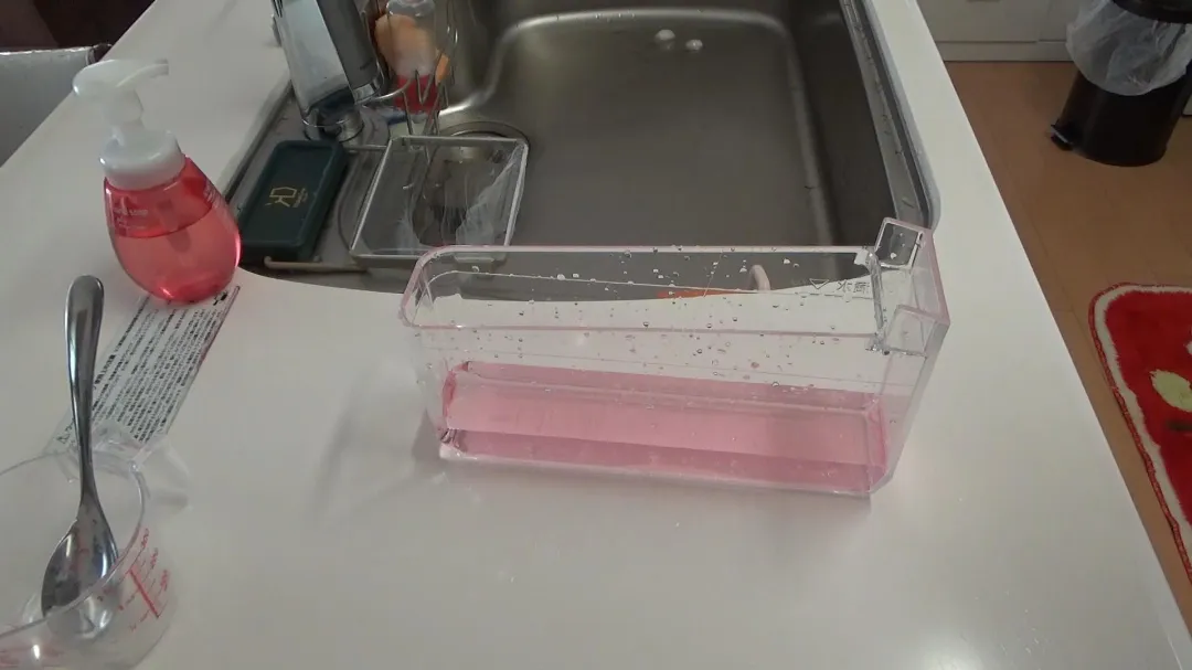 氷クリーン自動製氷機洗浄剤を入れた画像
