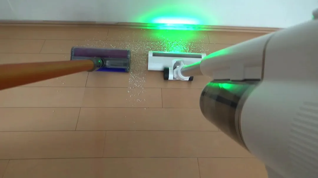 ゴミを吸ってる画像