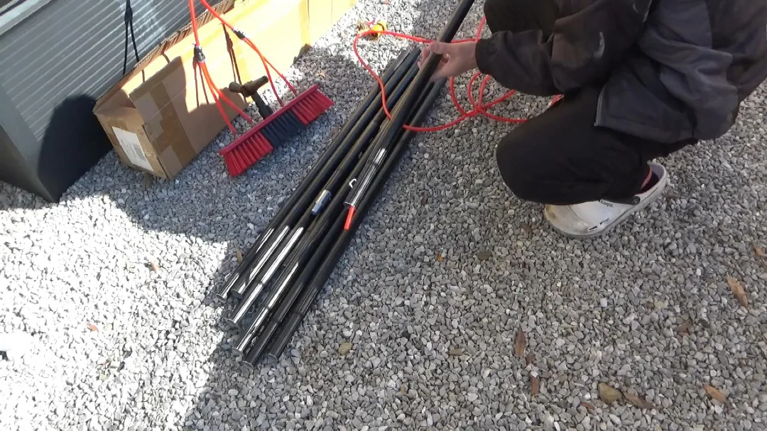 組み立ててる画像