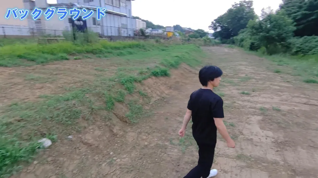 ドローンが追尾してる画像